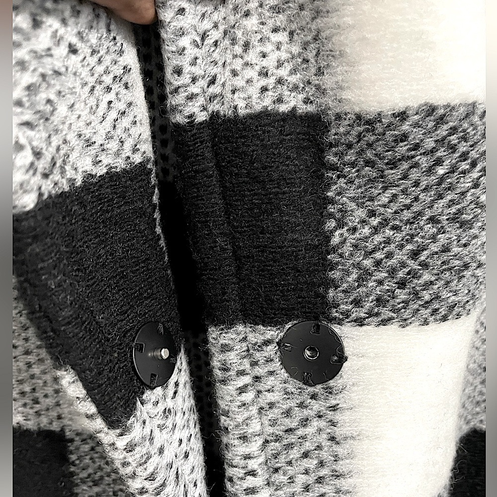 Cropped Checked Print Jacket - Picture 9 of 16